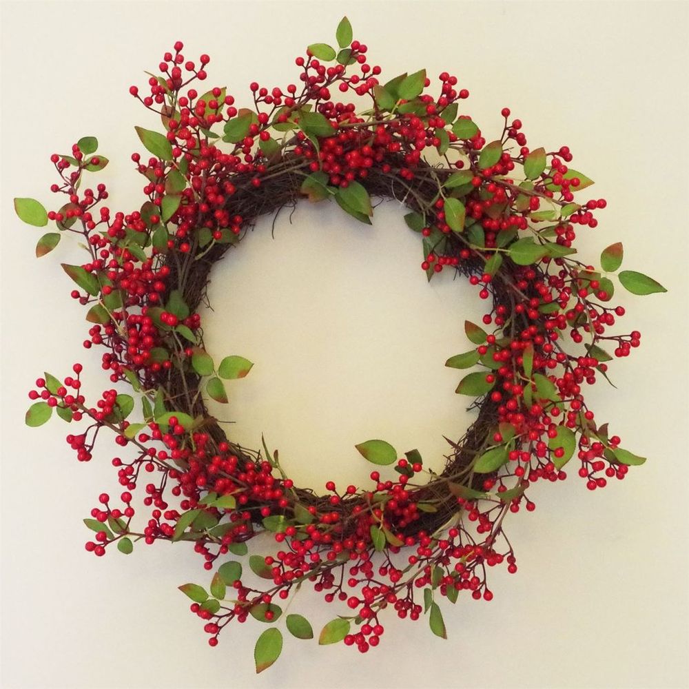 S0671382062 - 60cm (24 inches) Large Luxury Christmas Natural Look Red Berry Floristry Wreath - Coa Living