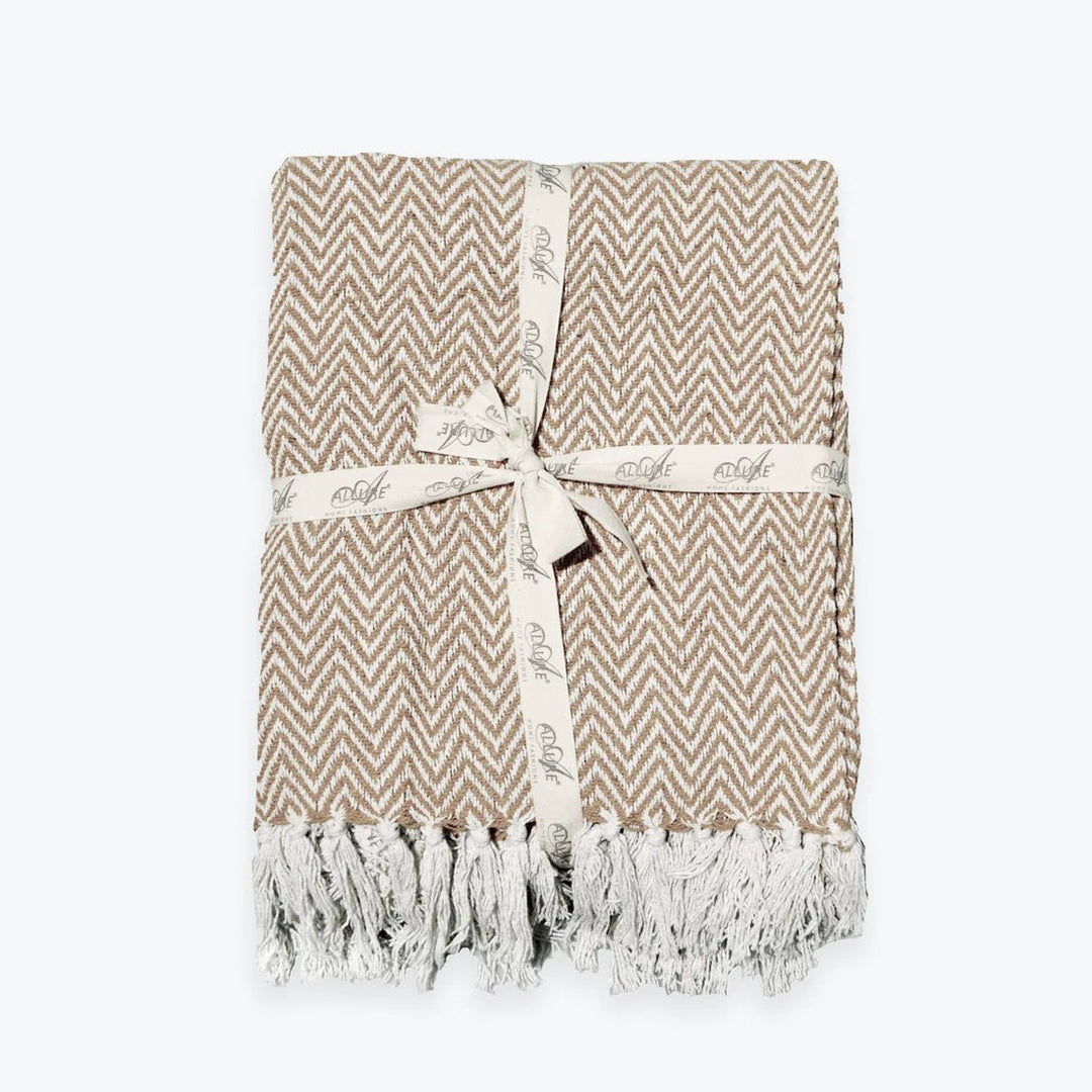 AUDLEYTHROWBEIGE/NATURAL - Audley Chevron Throw - Coa Living