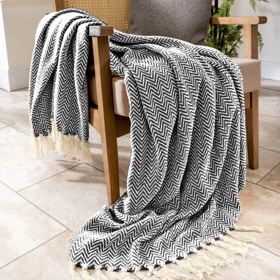 AUDLEYTHROWBEIGE/NATURAL - Audley Chevron Throw - Coa Living