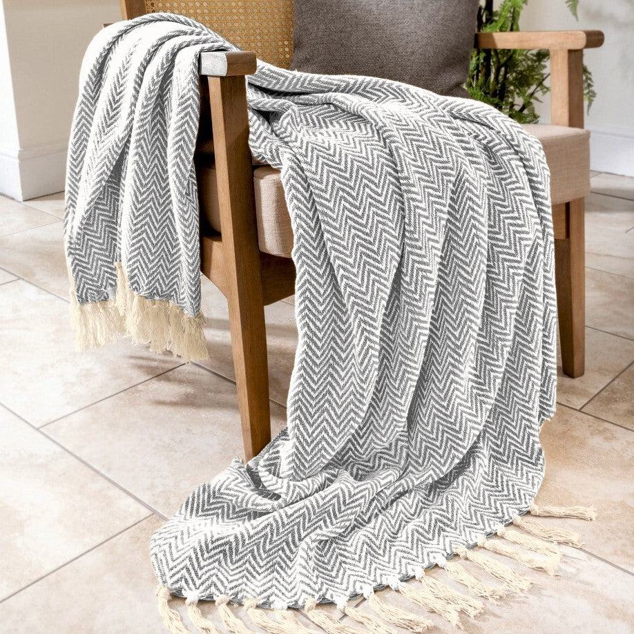 AUDLEYTHROWBLACK/NATURAL - Audley Chevron Throw - Coa Living