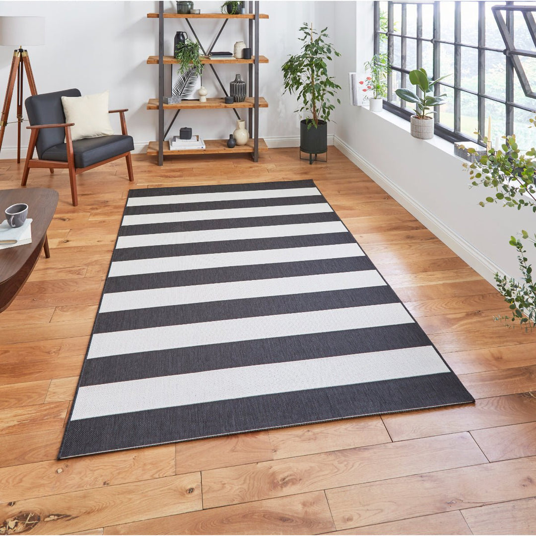 SM48644BLKWHT1217 - Santa Monica 48644 Indoor/Outdoor Rug - Coa Living